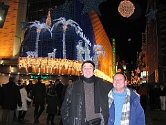 040 - Tanguy et Christian devant el Corte Ingles